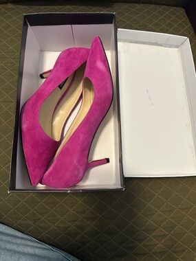 Nine West Fuchsia/Pink Suede Pointed Toe Pumps